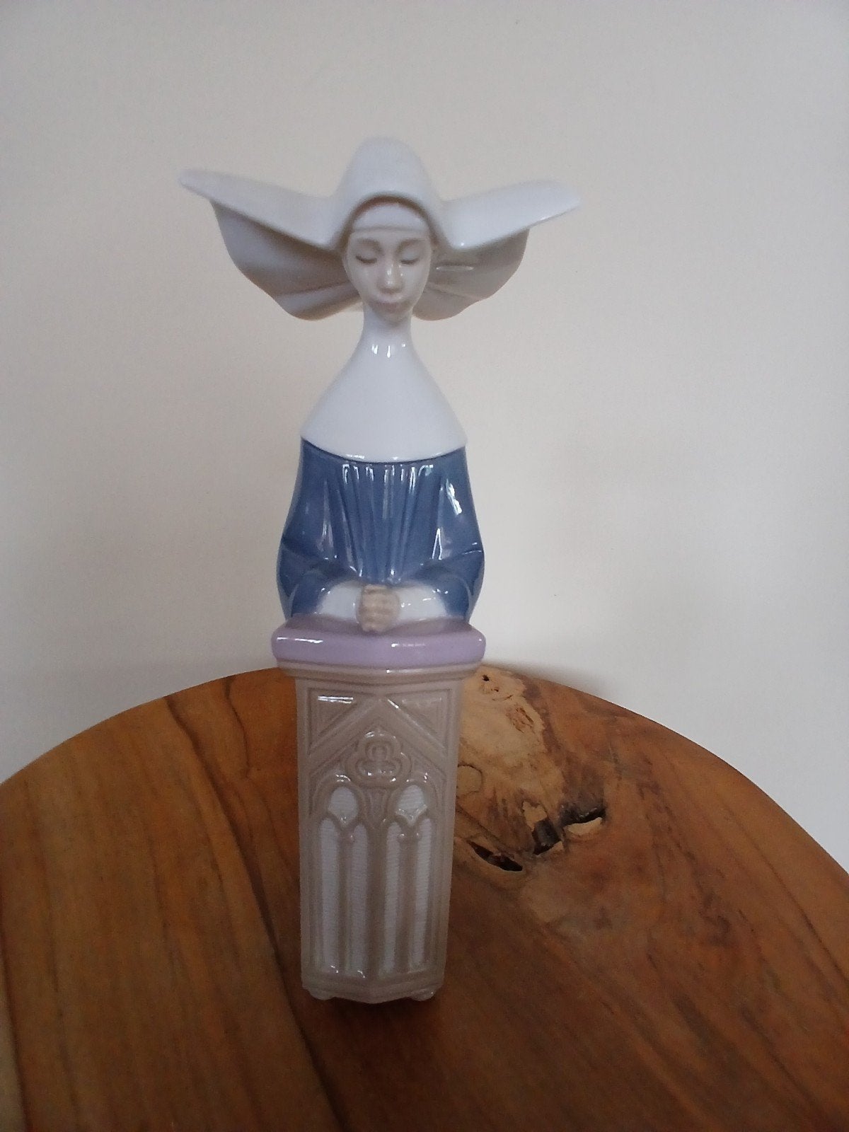 Lladro beeldje van biddende non - Porselein, Antiek en Kunst, Ophalen of Verzenden