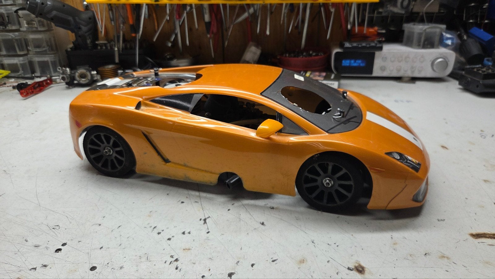 Te koop mooie carson, Hobby en Vrije tijd, Modelbouw | Radiografisch | Auto's, Gebruikt, Auto offroad, Ophalen of Verzenden, Schaal 1:10