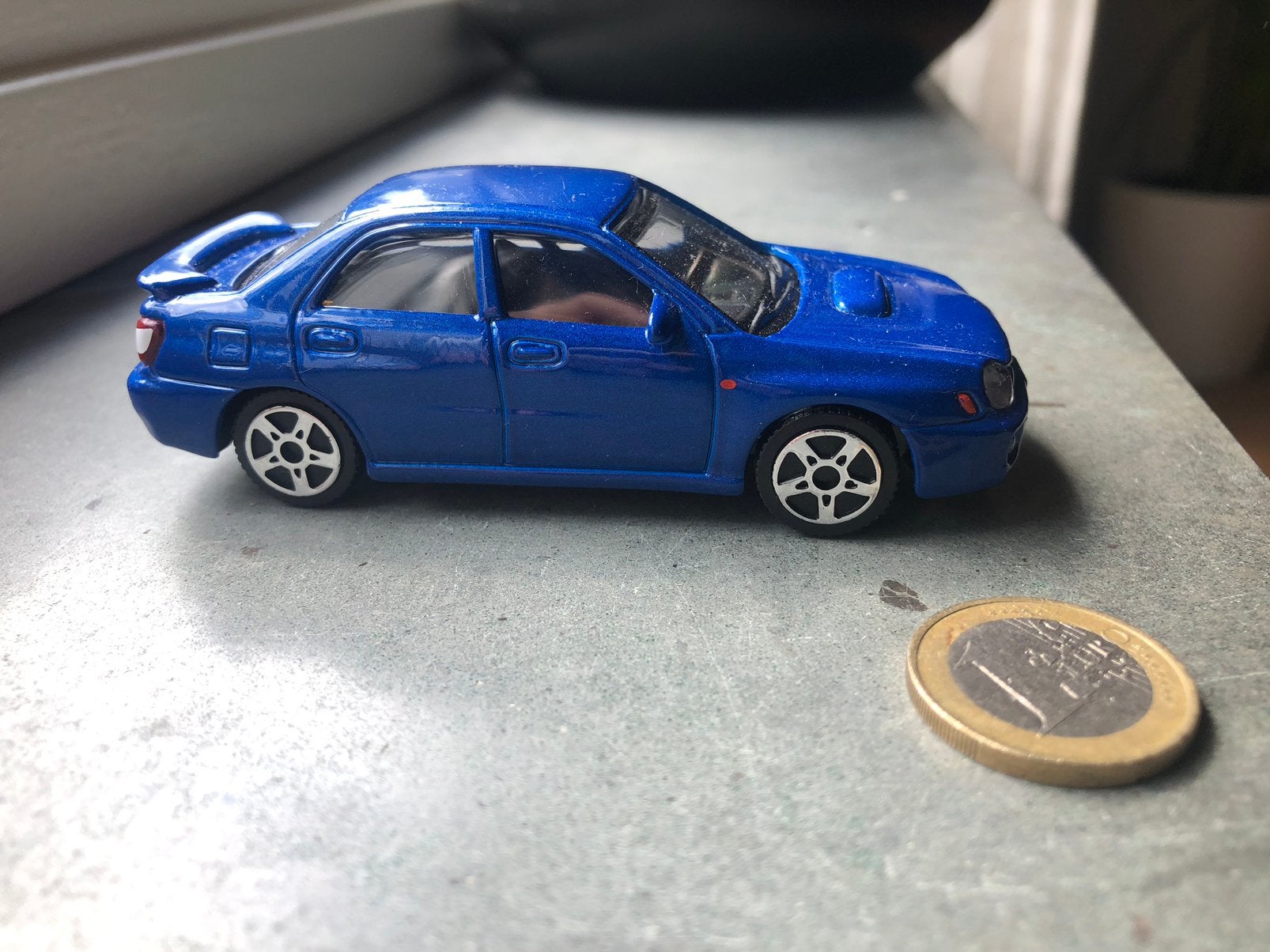 Blauwe Subaru Impreza WRX STI - Maisto 1:43, Ophalen of Verzenden, Zo goed als nieuw, Auto, Overige merken