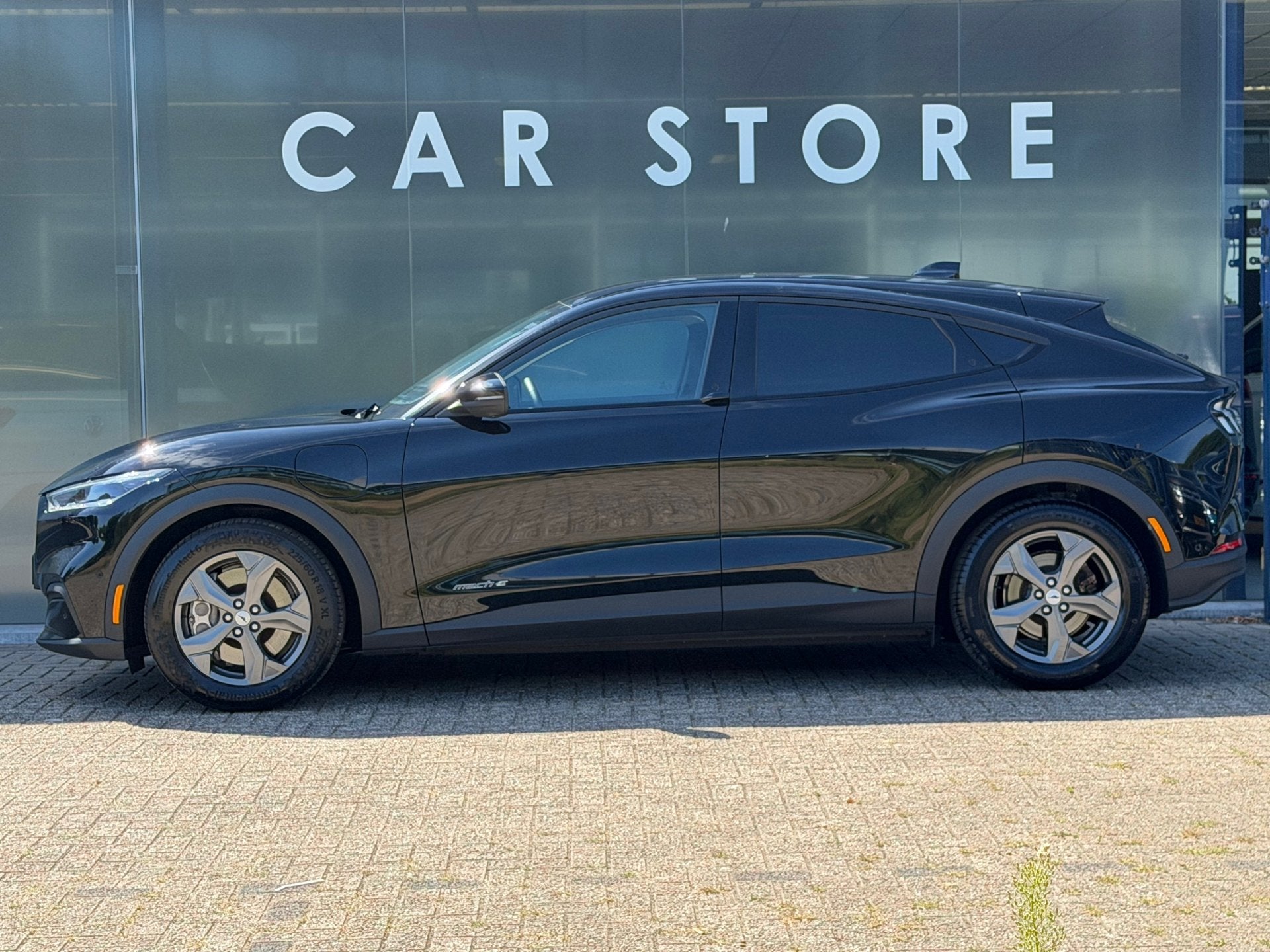 Ford Mustang Mach-E RWD 75 kWh Dealer Onderhouden 1e eigenaa, Auto's, Achterwielaandrijving, Gebruikt, 258 pk, Zwart