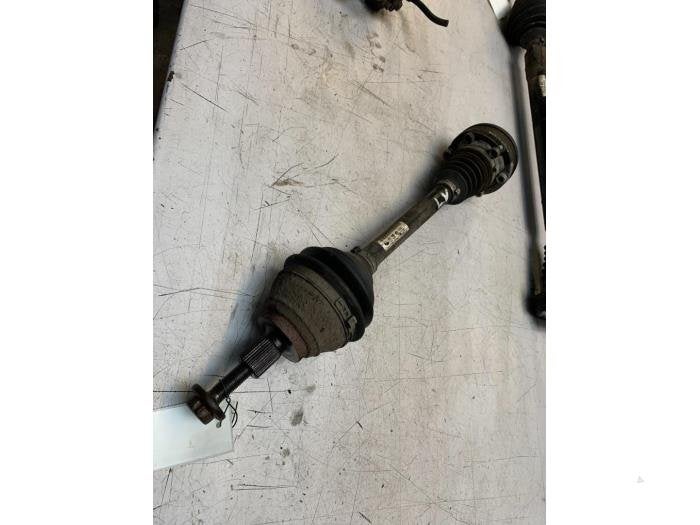 Aandrijfas links-voor van een Volkswagen Passat, Gebruikt, -, Volkswagen, -