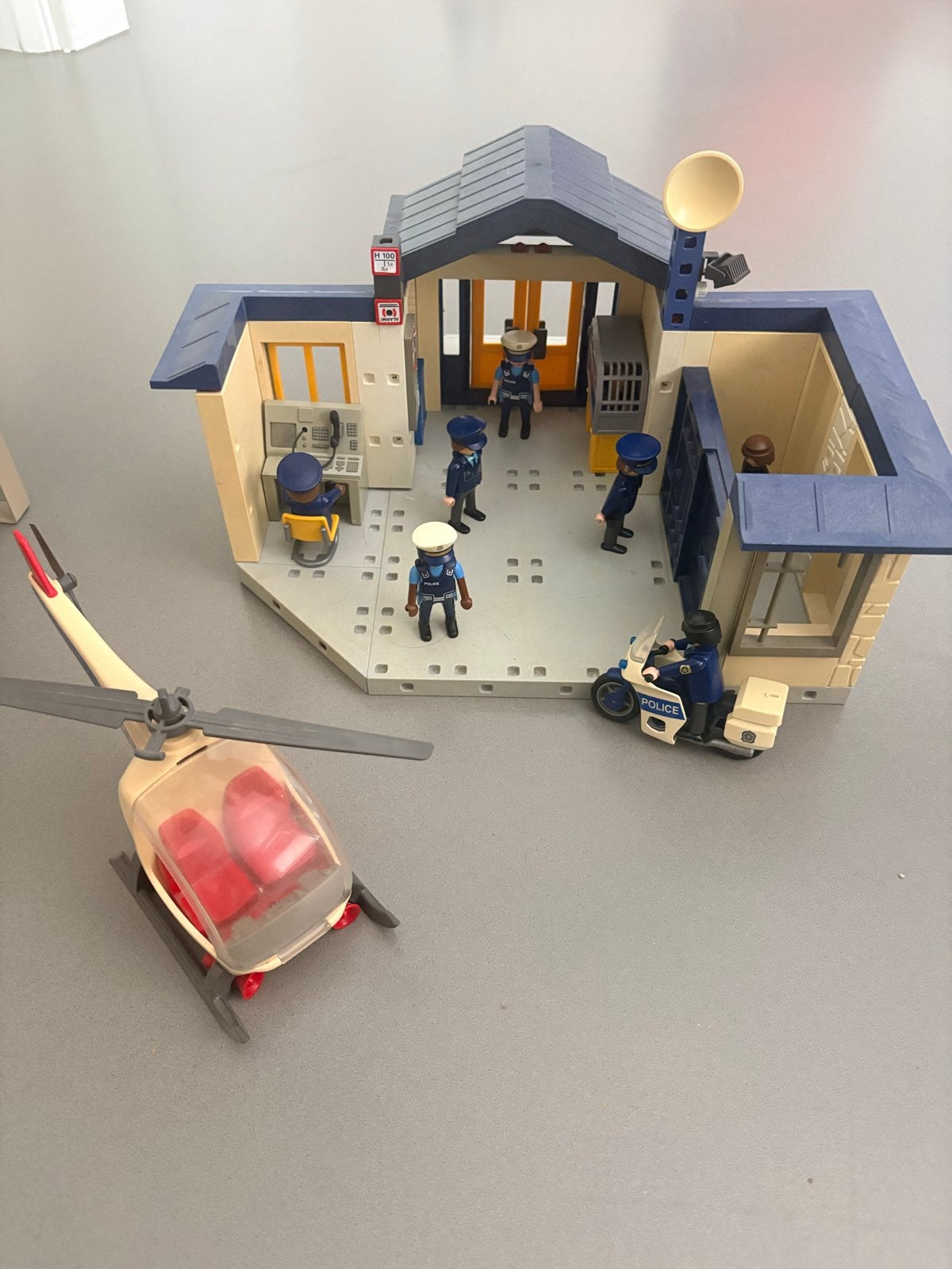 Playmobil Politiebureau met Helikopter en Figuren, Ophalen, Gebruikt, Gebouw, Complete set