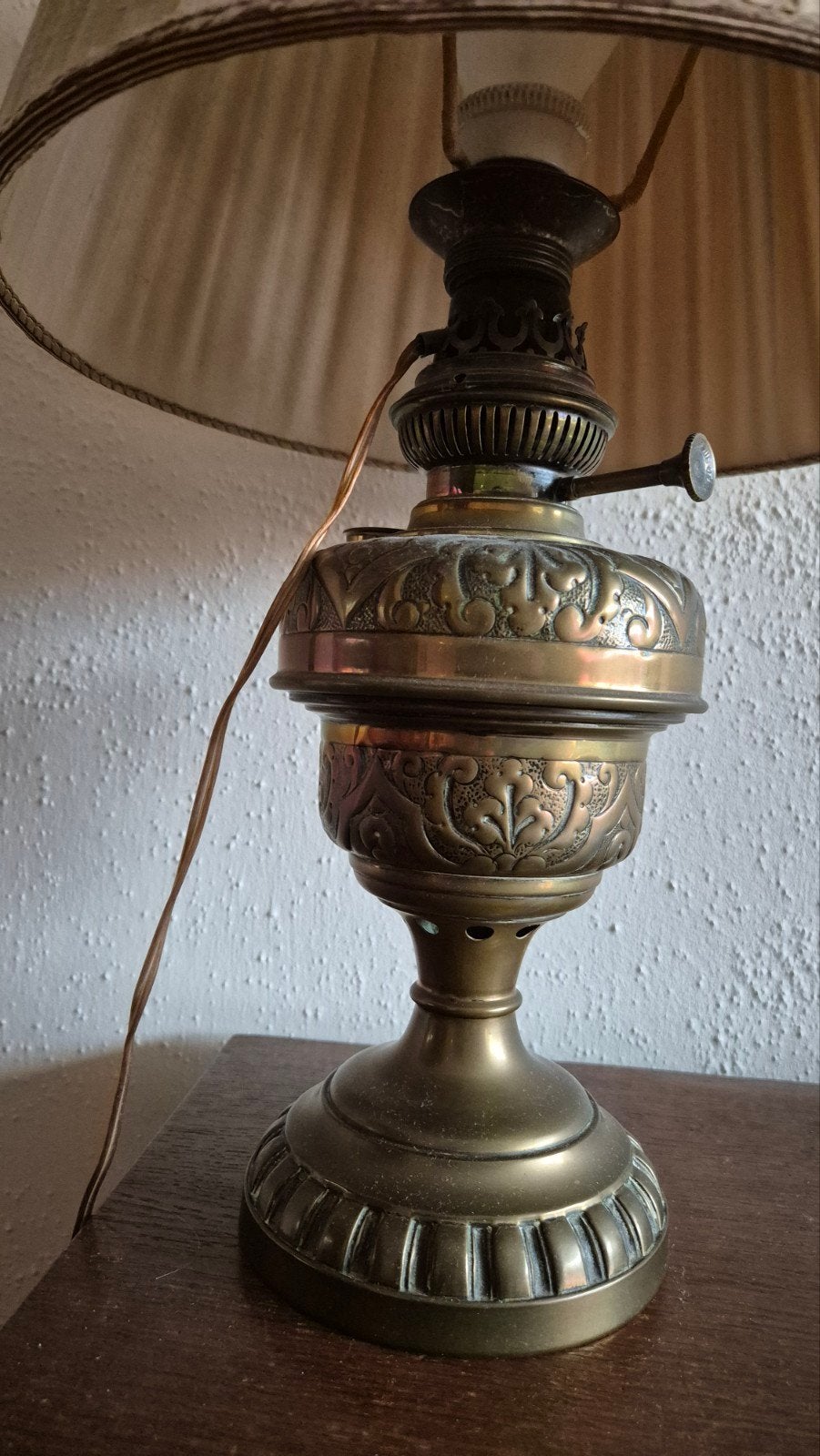 Antieke olielamp, omgebouwd tot elektrische tafellamp, Ophalen