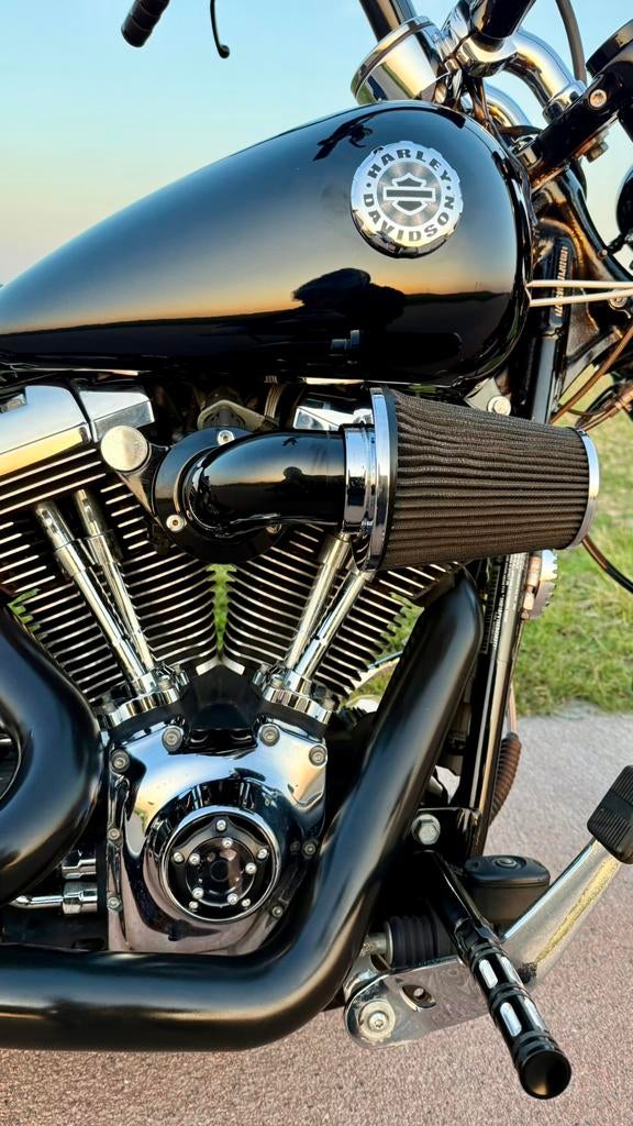 Foto 8 van BREAKOUT CUSTOM, VANCE & HINES, 2014, LED, 14” Fat stuur