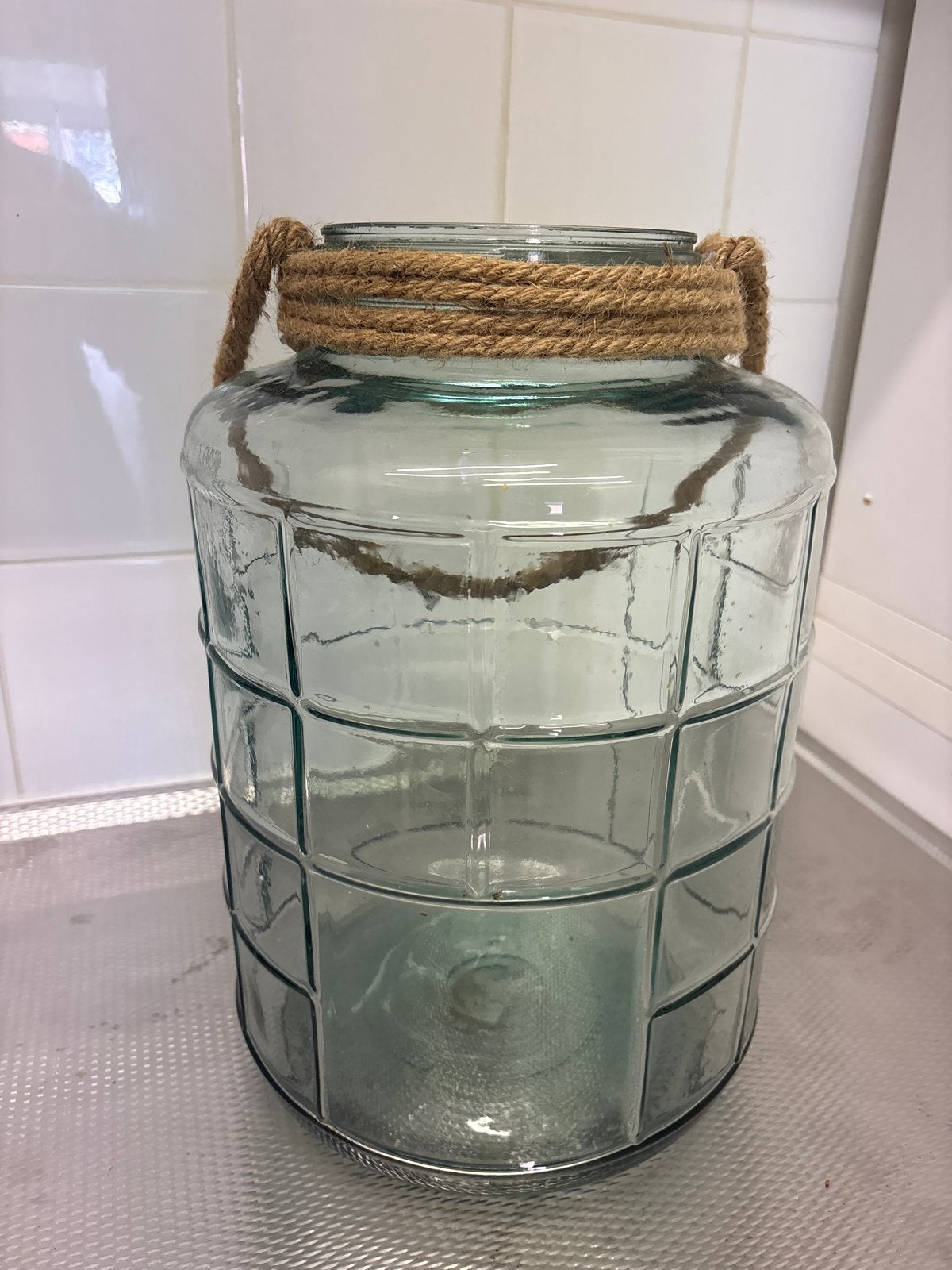 Grote glazen vaas met touwdecoratie, Ophalen