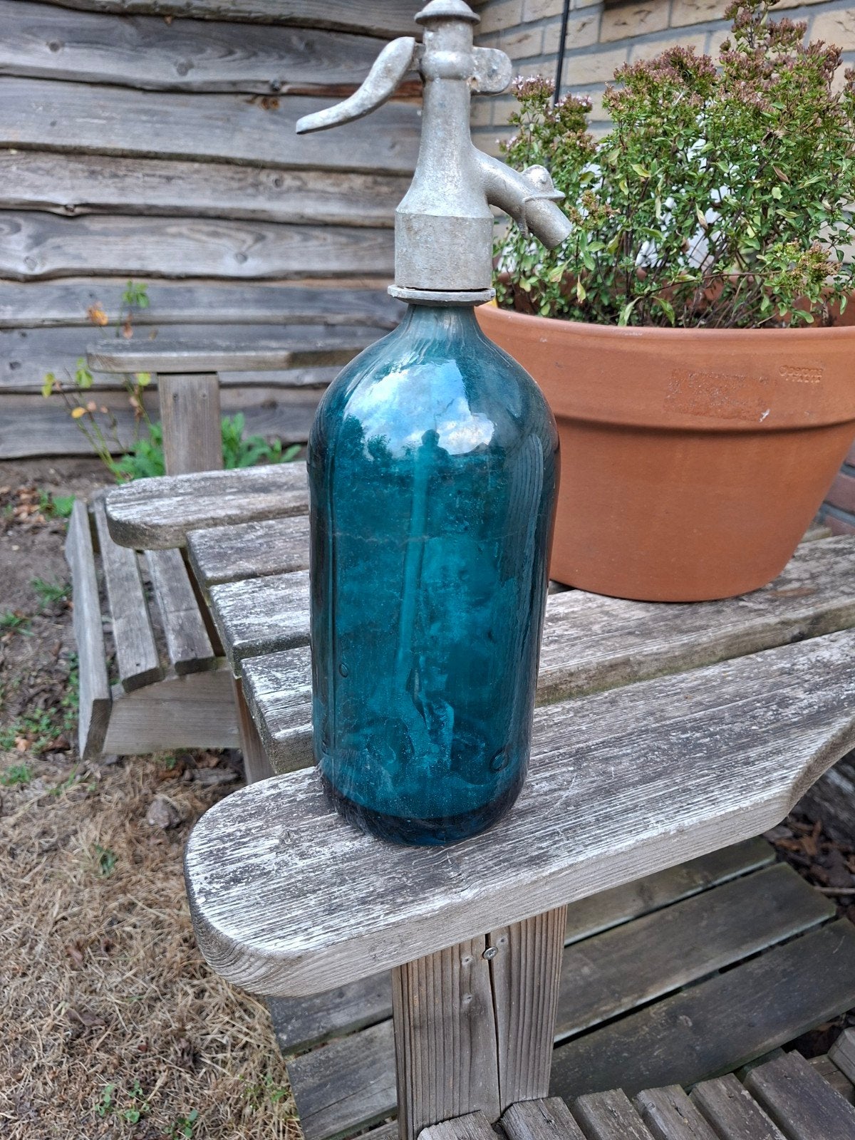 Vintage blauwe sodafles met metalen spuitkop, Ophalen of Verzenden