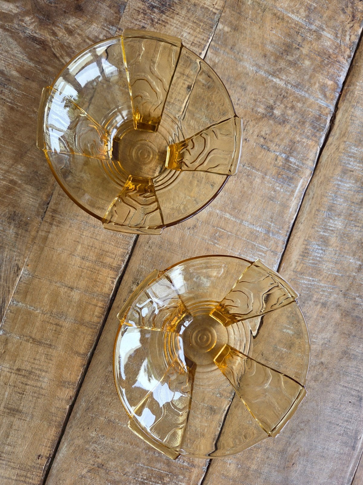 2 schaaltjes van glasfabriek Sowerby, art deco, amberkleurig, Antiek en Kunst, Antiek | Glas en Kristal, Ophalen of Verzenden
