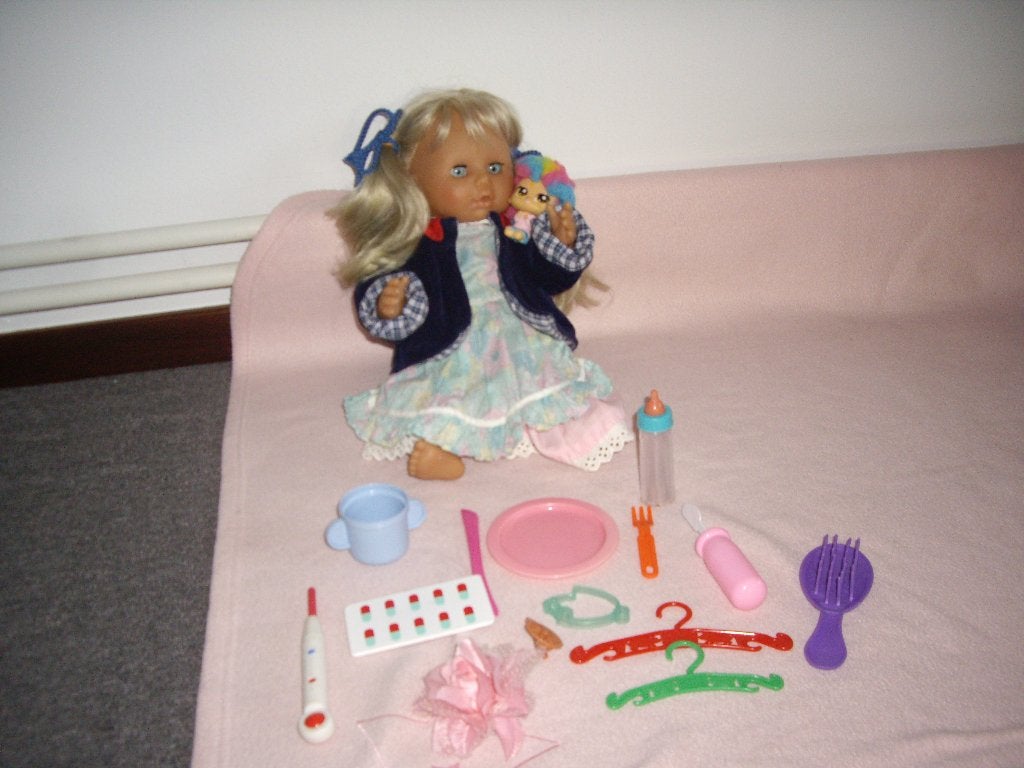 Vintage Babypop met Accessoires en Kleding, Ophalen of Verzenden, Gebruikt, Babypop