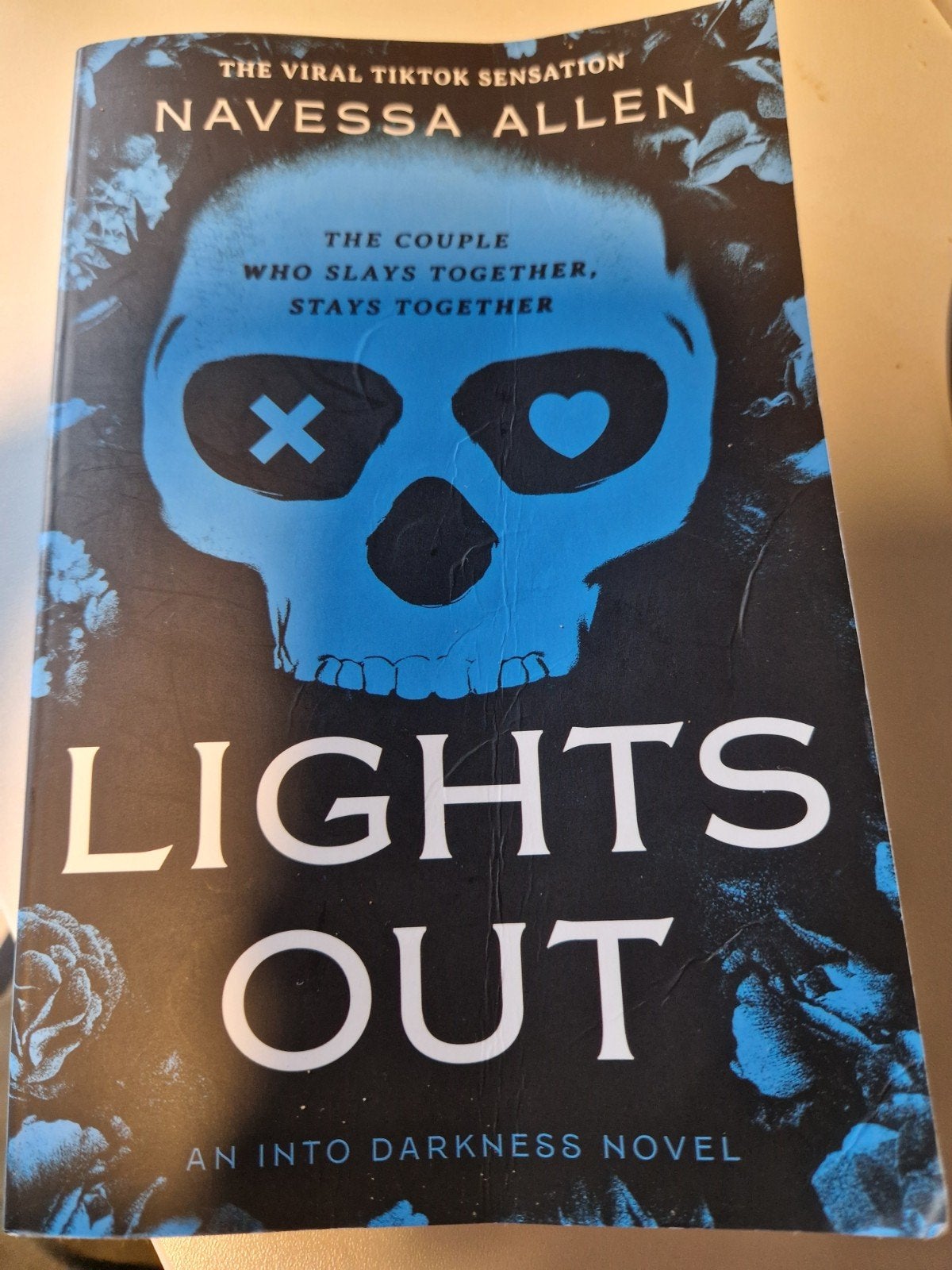 Lights Out - Navessa Allen (TikTok sensatie), Boeken, Ophalen of Verzenden, Gelezen, Navessa Allen, Wereld overig