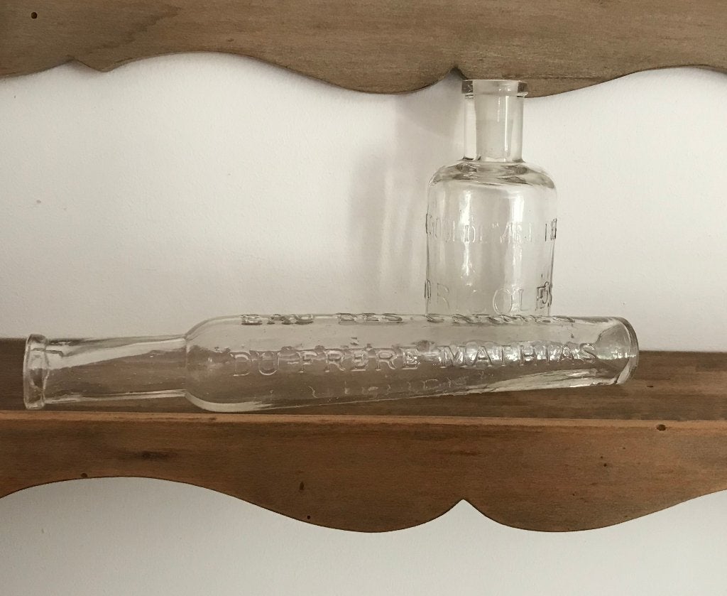 Antieke set medicinale flesjes eau des carmes et cetera, Ophalen of Verzenden
