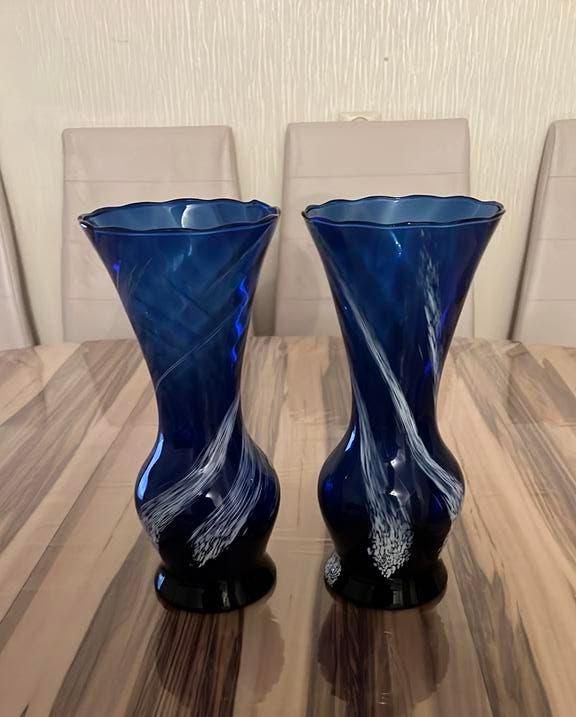 Blauw met witte strepen vazen, Blauw, Ophalen of Verzenden, Minder dan 50 cm, Glas
