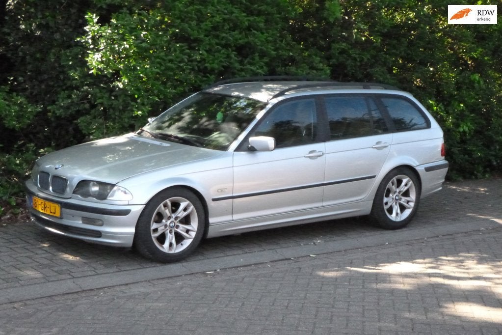 BMW 3-serie Touring 318i Executive voor de klusser 310.000km, Auto's, BMW, Achterwielaandrijving, Gebruikt, 4 cilinders, Handgeschakeld