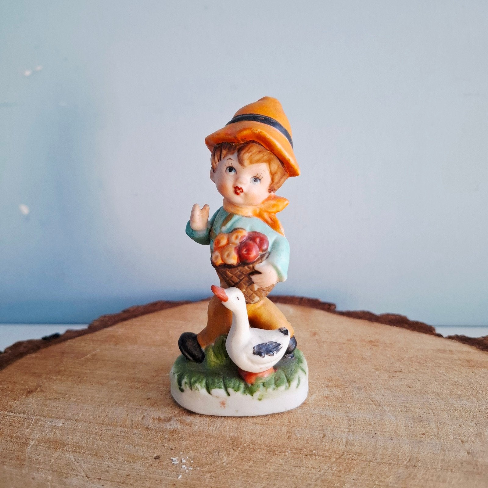 Vintage beeldje 'jongen met gans' - 10 cm, Ophalen of Verzenden, Zo goed als nieuw, Mens