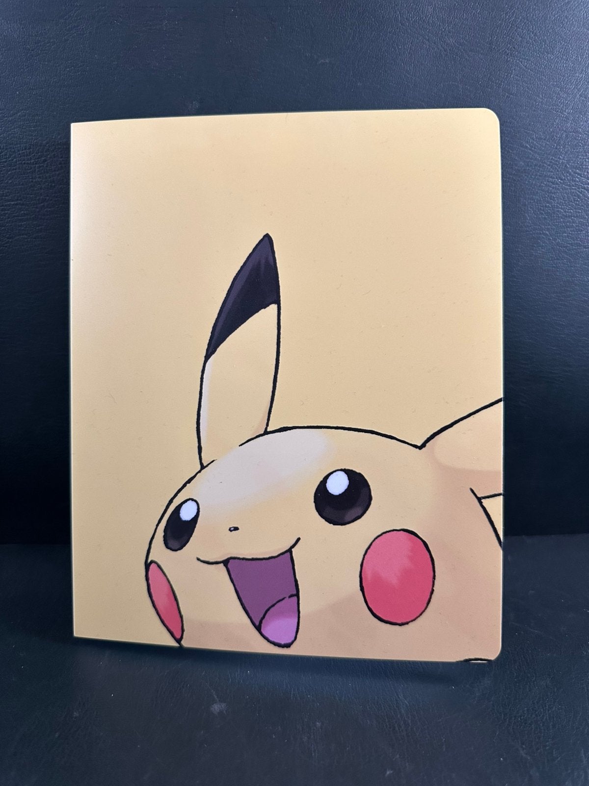 Pokemon pikachu ultra pro 4 card binder, Ophalen of Verzenden, Zo goed als nieuw