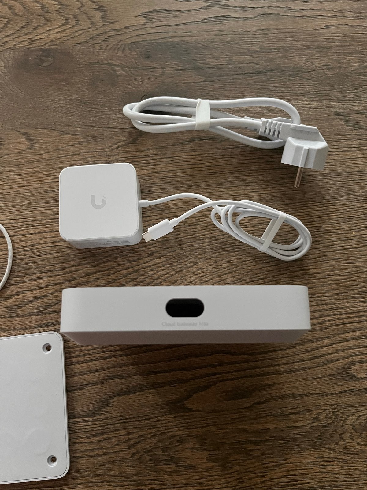 Ubiquiti Cloud Gateway Max (UCG-Max) + floating mount, Computers en Software, Ophalen of Verzenden, Zo goed als nieuw, Router