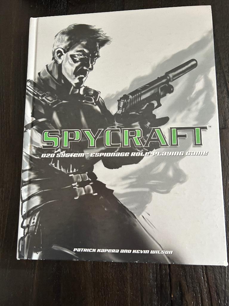 Boek hardcover spycraft rpg gaming shadowforce by AEG, Boeken, Patrick kapera, Overige onderwerpen, Ophalen, Gelezen