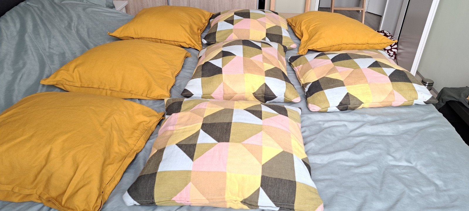 Set van 8 sierkussens met patroon en mosterd geel, Ophalen, Overige merken, Gebruikt, Meerkleurig