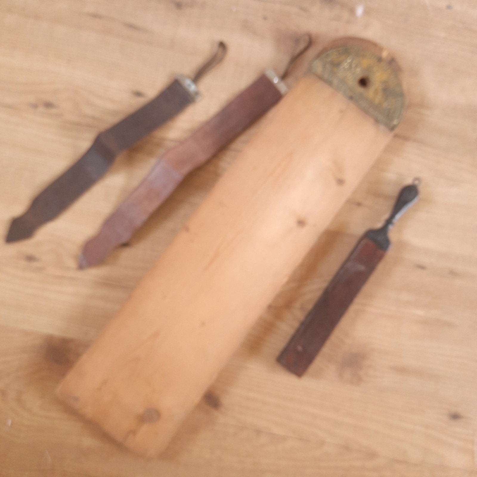 Antiek Gereedschap voor het Slijpen van Scheermessen, Verzenden