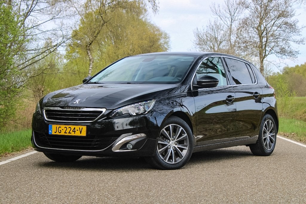 Peugeot 308 1.2E-THP 130 pk 5-D 2016 Zwart PANO | LED, Voorwielaandrijving, Stof, Zwart, Handgeschakeld