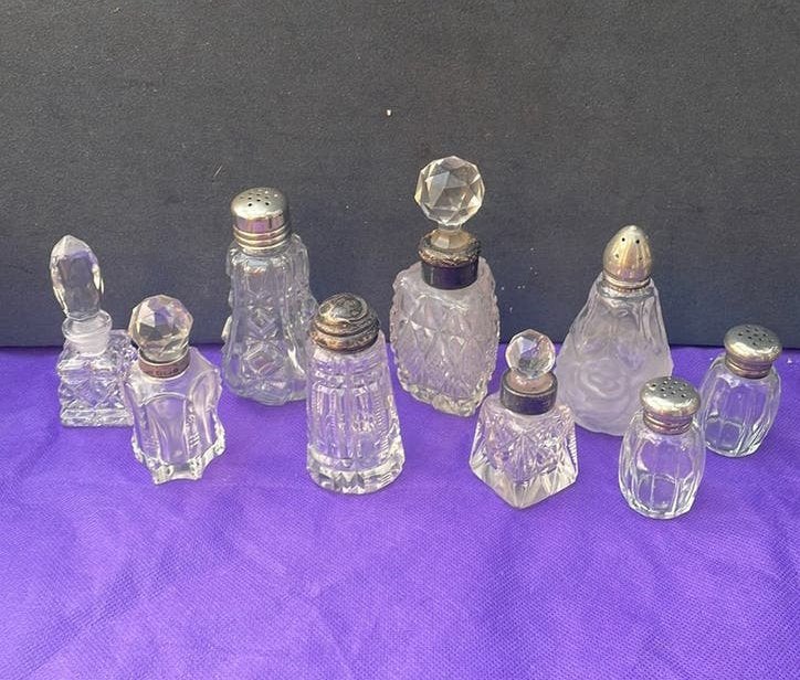 9 Antieke parfum flesjes peper en zout deels met zilver, Antiek en Kunst, Ophalen of Verzenden