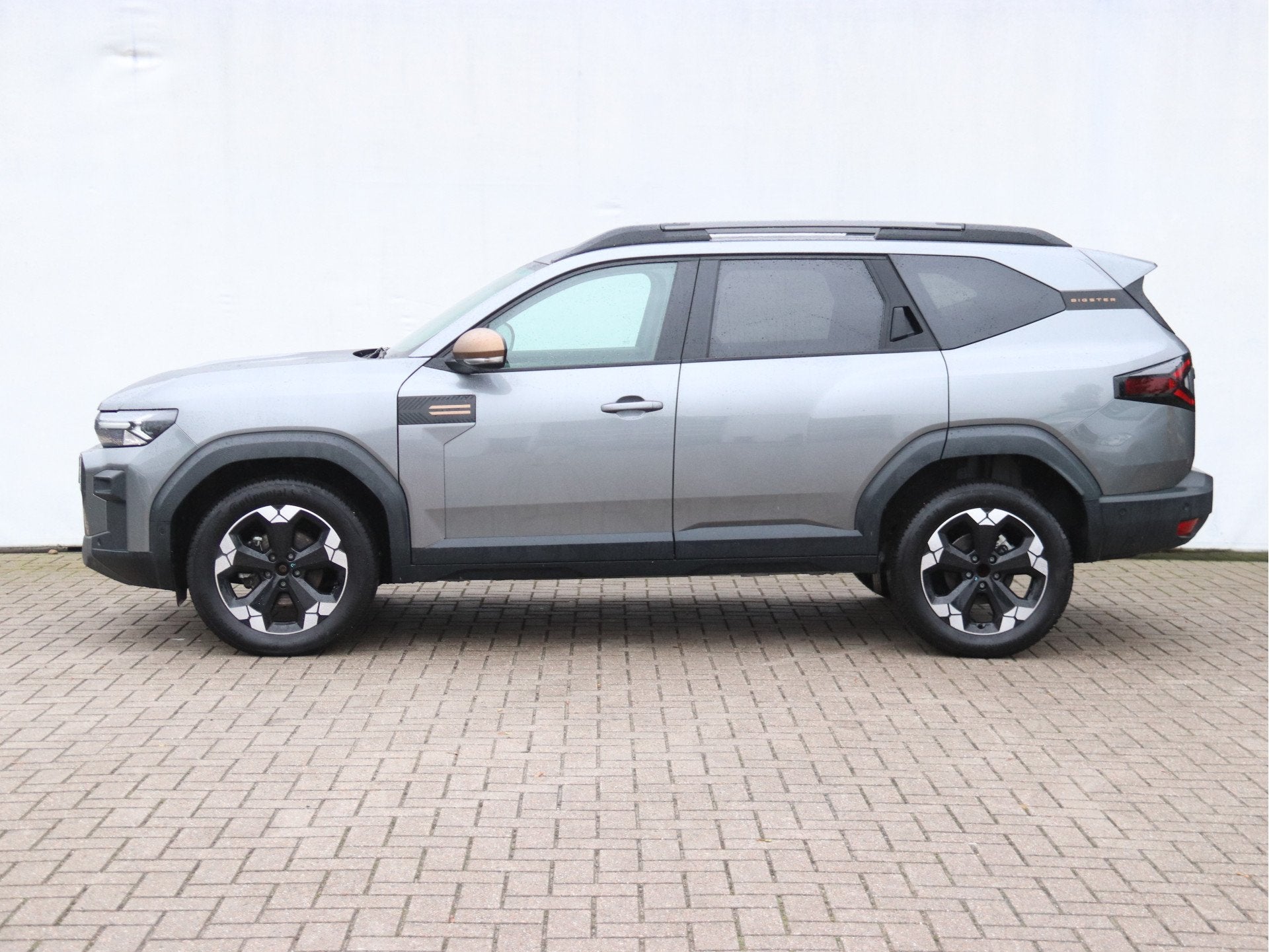 Dacia Bigster 1.8 Hybrid 155 Extreme AUTOMAAT / PANO / 360 C, Stof, Gebruikt, 4 cilinders, Verwarmde buitenspiegels
