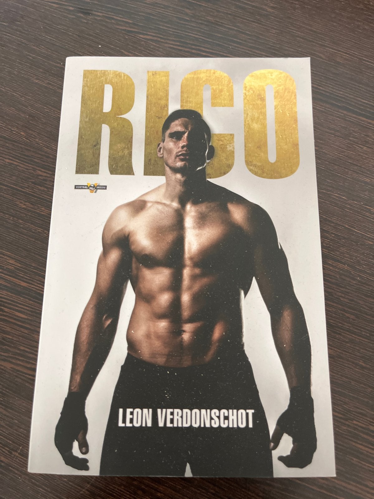 Rico Verhoeven biografie door Leon Verdonschot, Ophalen of Verzenden, Zo goed als nieuw, Vechtsport