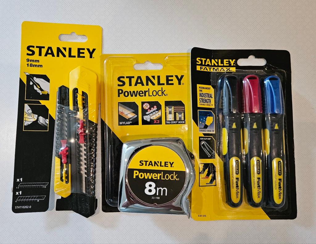 Stanley setje: Rolmaat 8 meter,  Stiften, afbreekmessen 9/18, Ophalen
