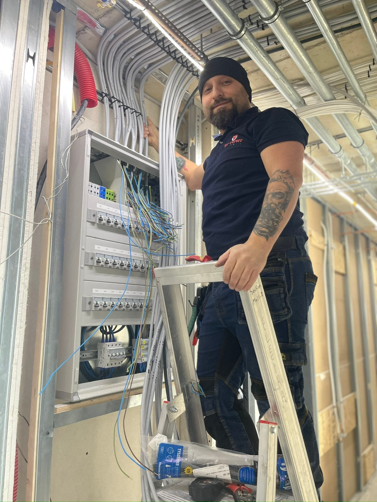 Elektricien Groepenkast Laadpaal Zonnepanelen & Installatie, 24-uursservice