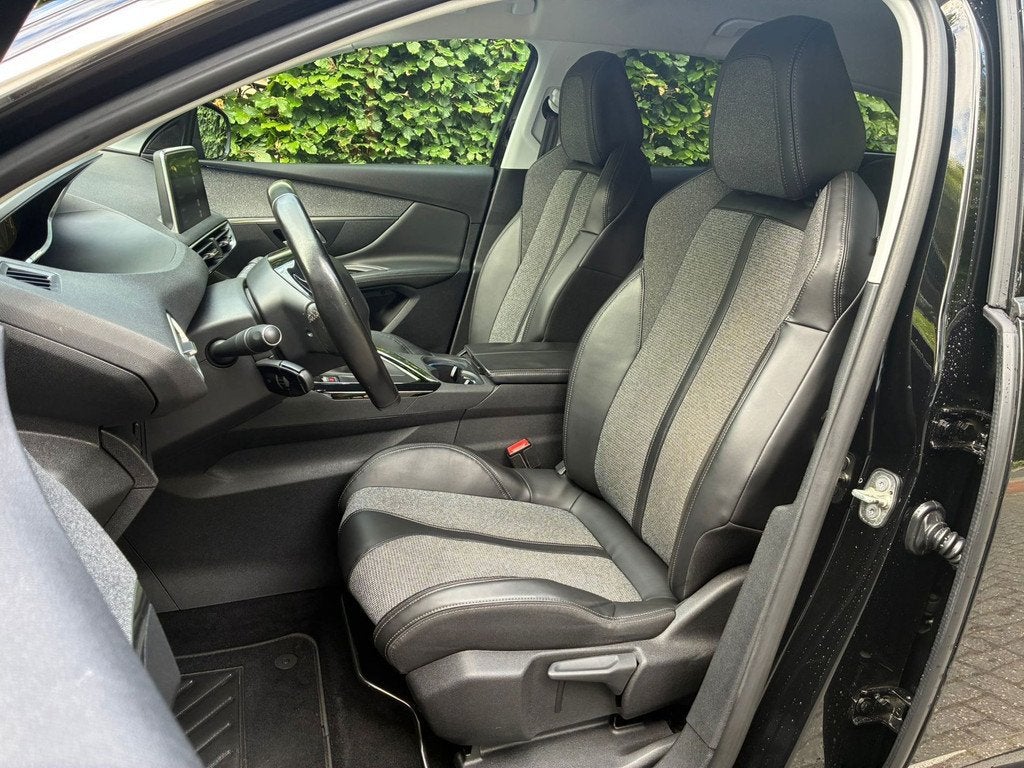 Peugeot 3008 1.2 PureTech Allure I 360 Camera I Navigatie, Voorwielaandrijving, Gebruikt, 1199 cc, Leder en Stof