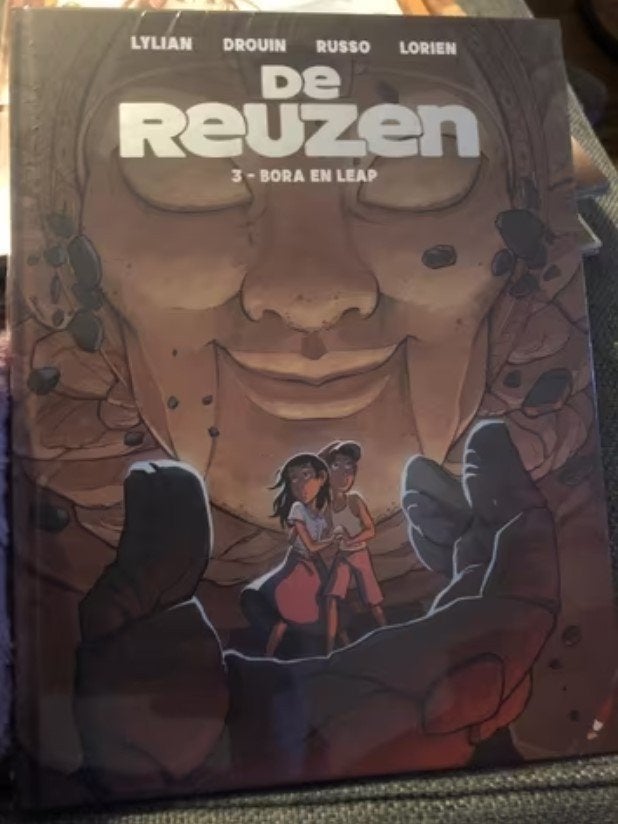 bora en leap de reuzen hardcover k2, Boeken, Eén stripboek, Ophalen of Verzenden, Zo goed als nieuw