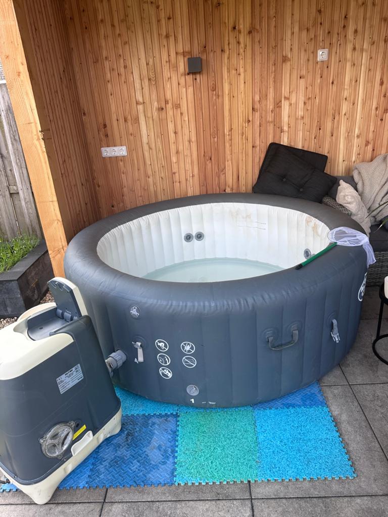 jacuzzi, Ophalen, Zo goed als nieuw, Pomp