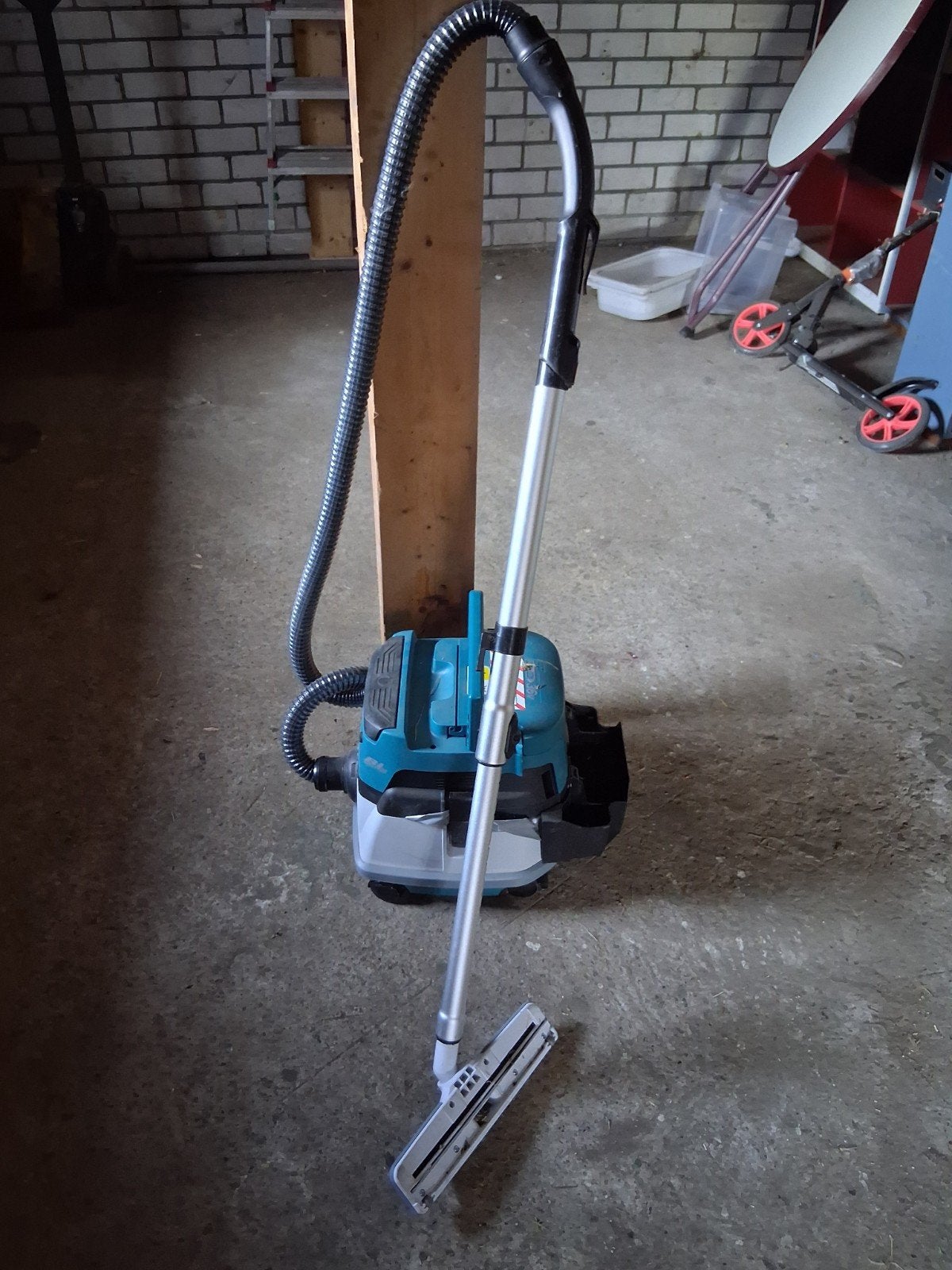 Makita DVC865LZX3 Accu Stofzuiger - Zo goed als nieuw, Draadloos, Ophalen of Verzenden, Zo goed als nieuw, Industriële stofzuiger