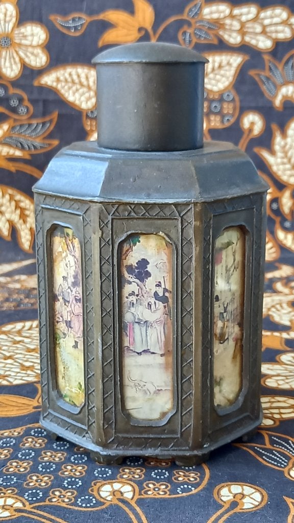 Mooie antieke Chinese theebus van verbronst tin 18 cm.