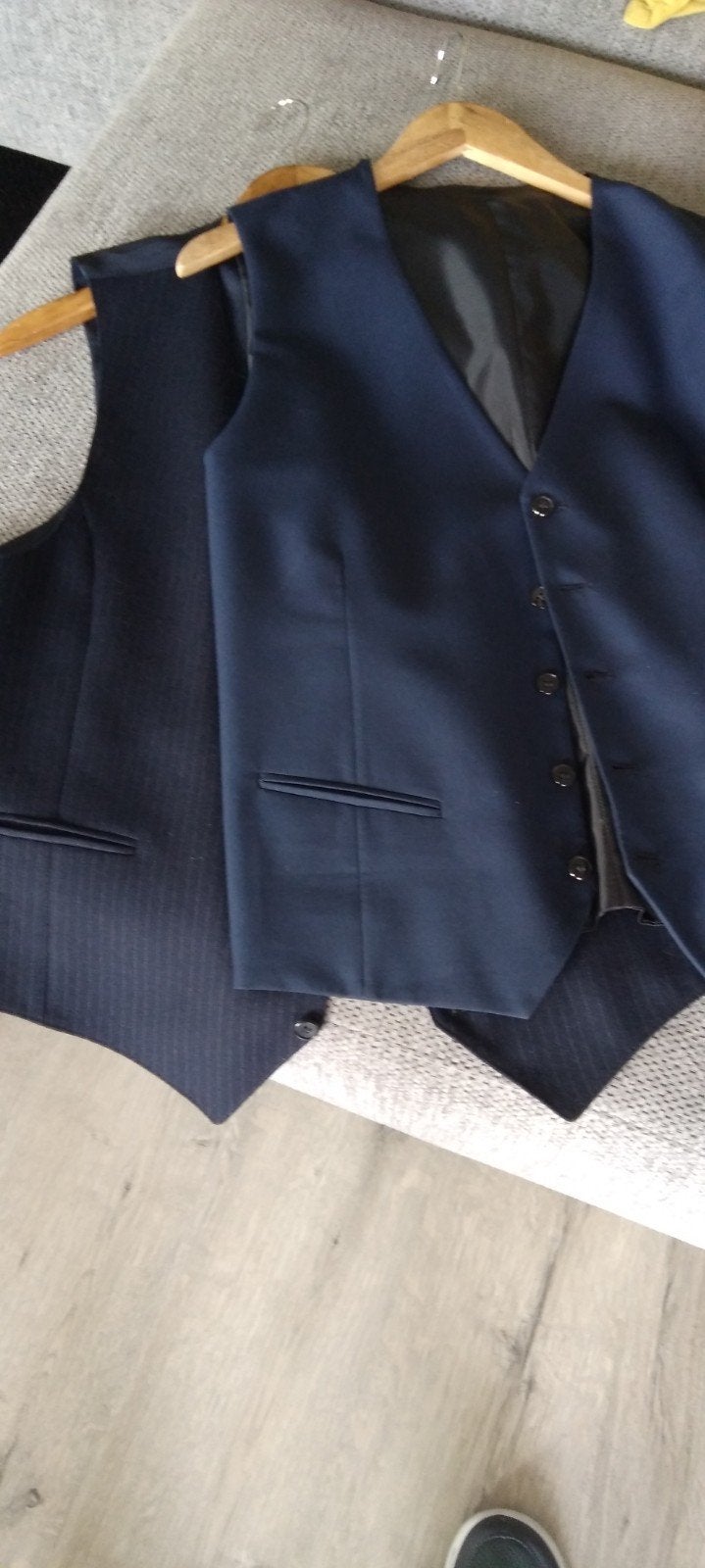 2 Herengilets mt L, Kleding | Heren, Kostuums en Colberts, Ophalen of Verzenden, Zo goed als nieuw, Maat 52/54 (L), Blauw