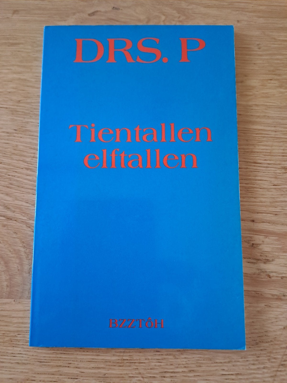DRS. P - Tientallen elftallen, Ophalen of Verzenden, Zo goed als nieuw, Drs. P, Nederland