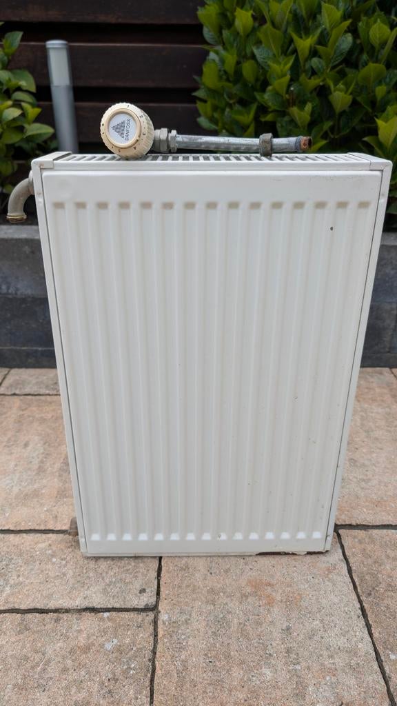Radiator 60x40x10cm met thermostaat kraan, Doe-het-zelf en Verbouw, Verwarming en Radiatoren, Ophalen, Gebruikt, Radiator, 30 tot 80 cm