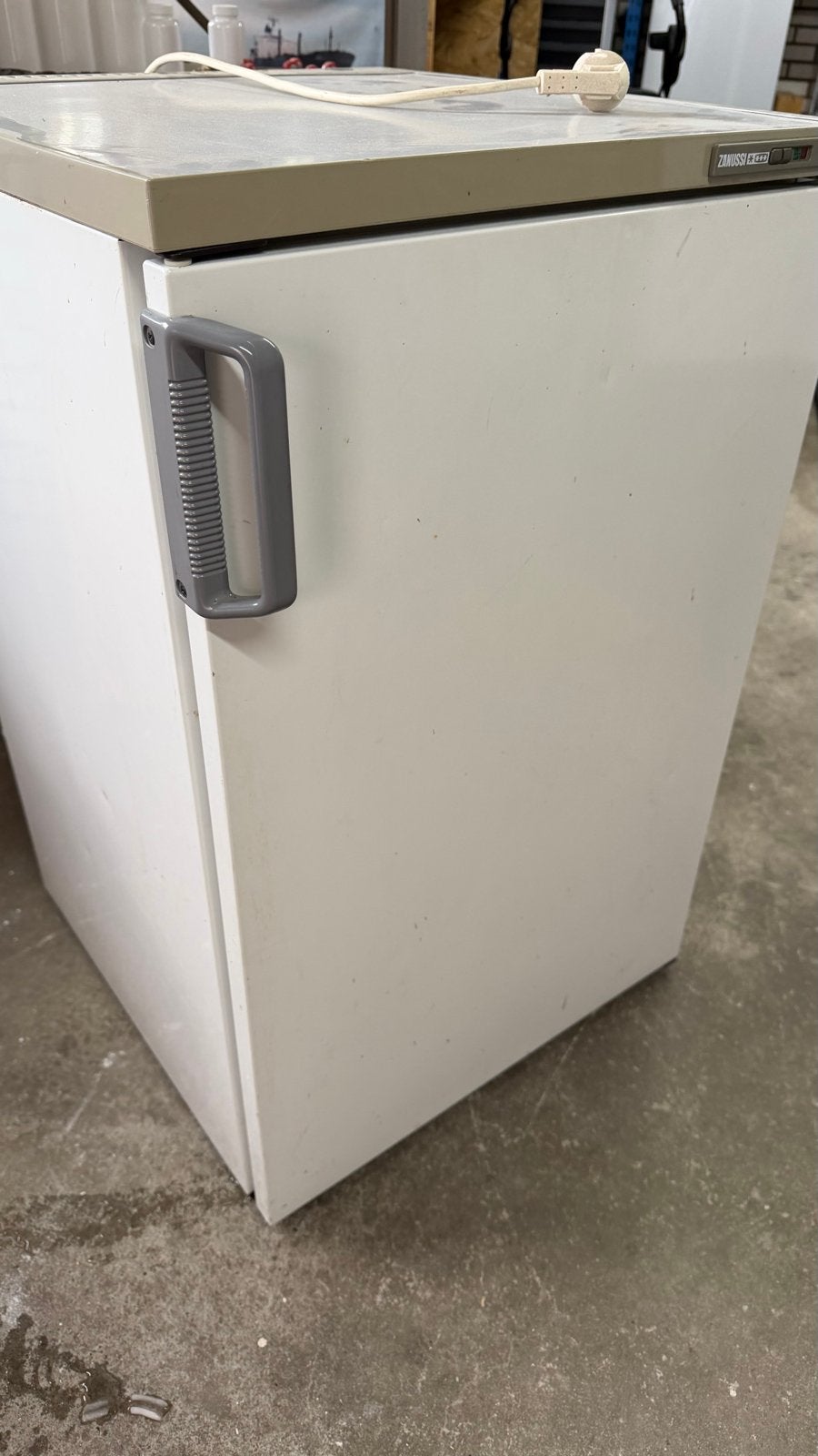 Zanussi vriezer tafelmodel, Gebruikt, 75 tot 100 liter, 45 tot 60 cm, Met vriesvak
