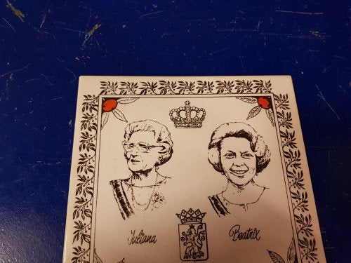 tegel beatrix 1980 en juliana, Ophalen of Verzenden, 'T Olde Gre-j, Info@toldegrej.nl, Endepoelstraat 20f Didam
