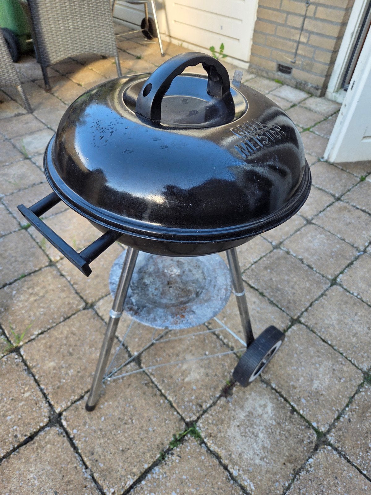 Gebruikte kleine 33cm Grill Meester barbecue op wielen, Ophalen, Gebruikt, Grill Meester
