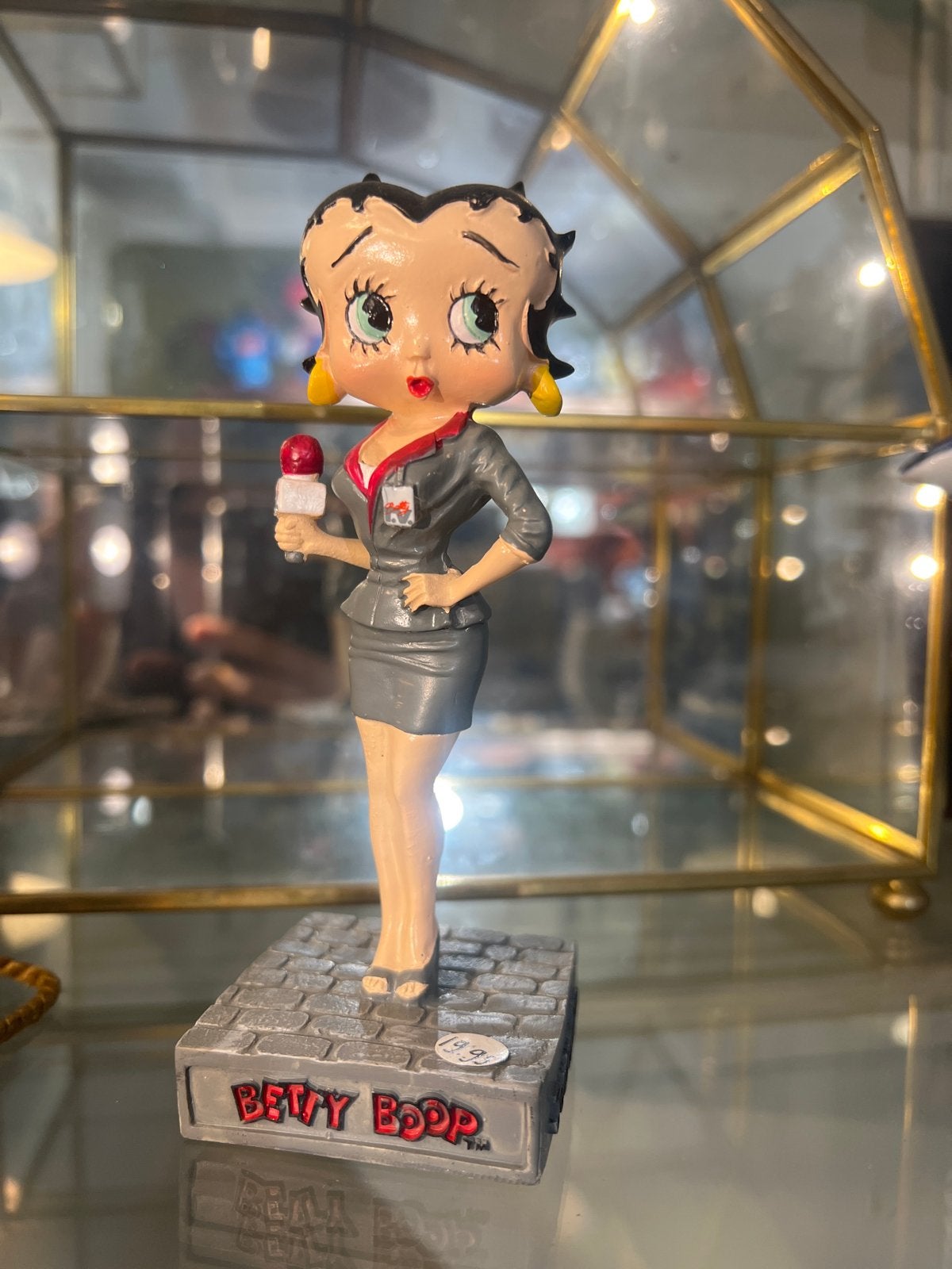 Betty Boop Beeldje - Nieuwslezeres, Verzamelen, Ophalen of Verzenden, Nieuw, Overige typen