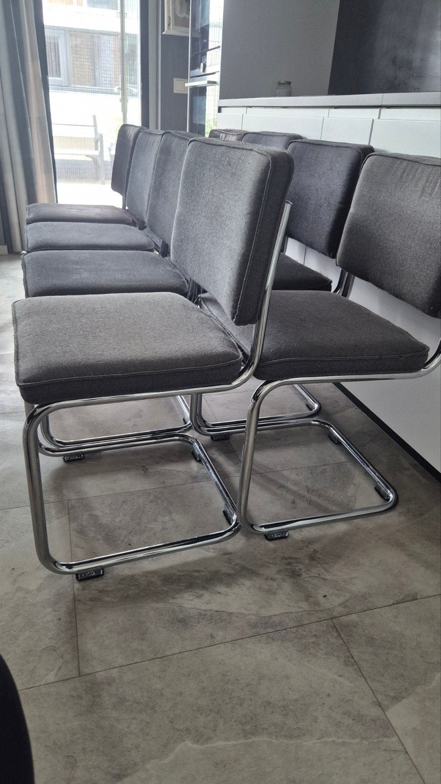 4 of 8 stuks Buisframe eetkamerstoelen, Huis en Inrichting, Stoelen, Ophalen, Gebruikt, Grijs