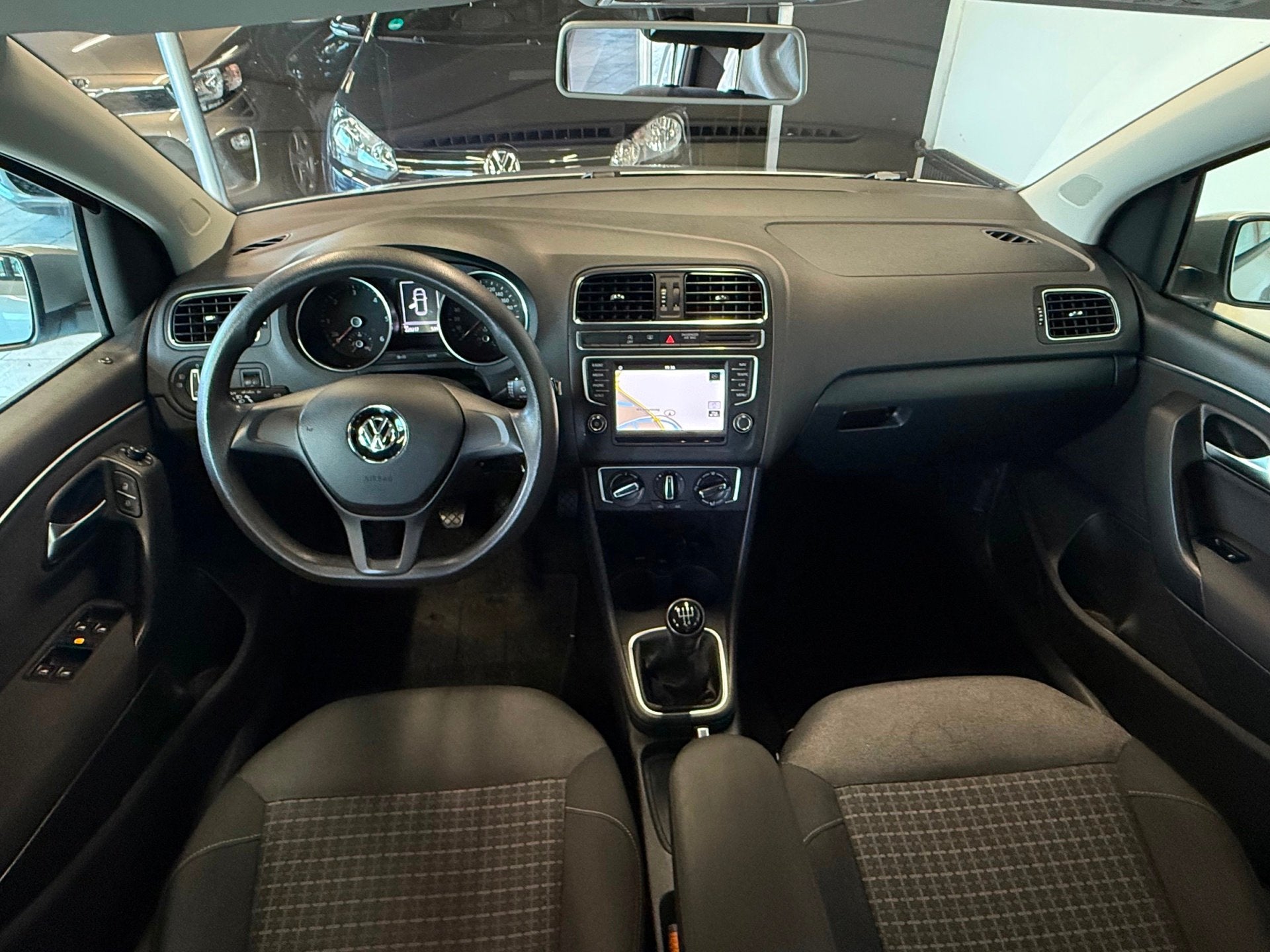 Foto 10 van Volkswagen Polo 1.4 TDI Comfortline 2016 Airco/Cruise/KM NAP