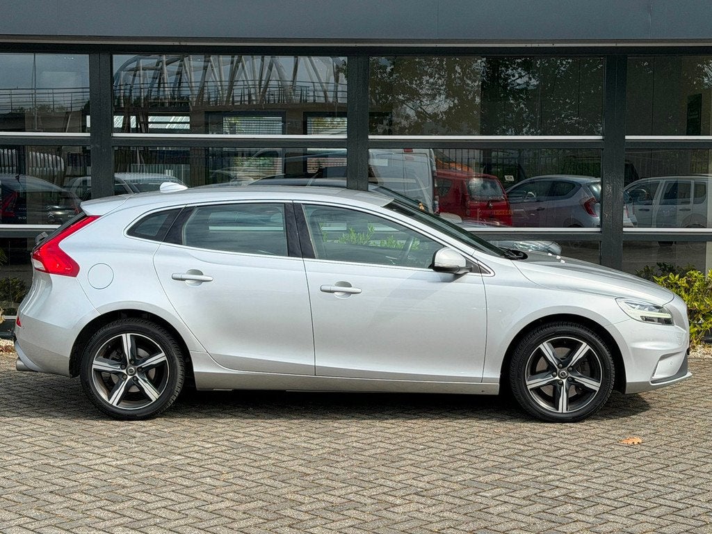 Volvo V40 1.5 T2 R-Design Automaat Trekhaak !, Auto's, Volvo, 700 kg, 122 pk, Bedrijf, LED verlichting