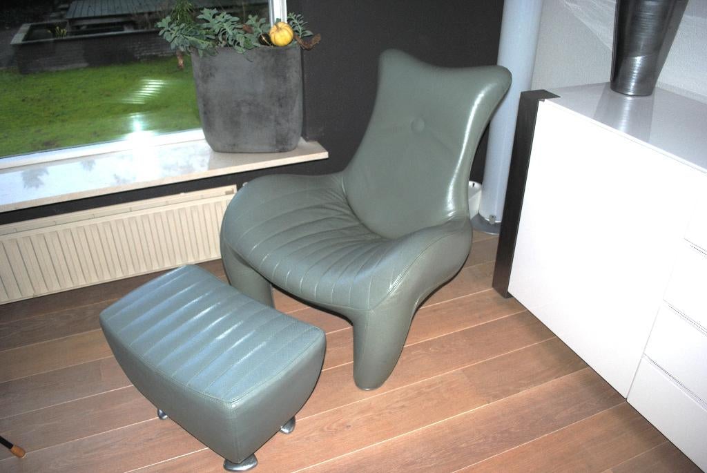 Leolux fauteuil Balou met bijpassende Hocker, Ophalen, Modern design, Gebruikt, 50 tot 75 cm