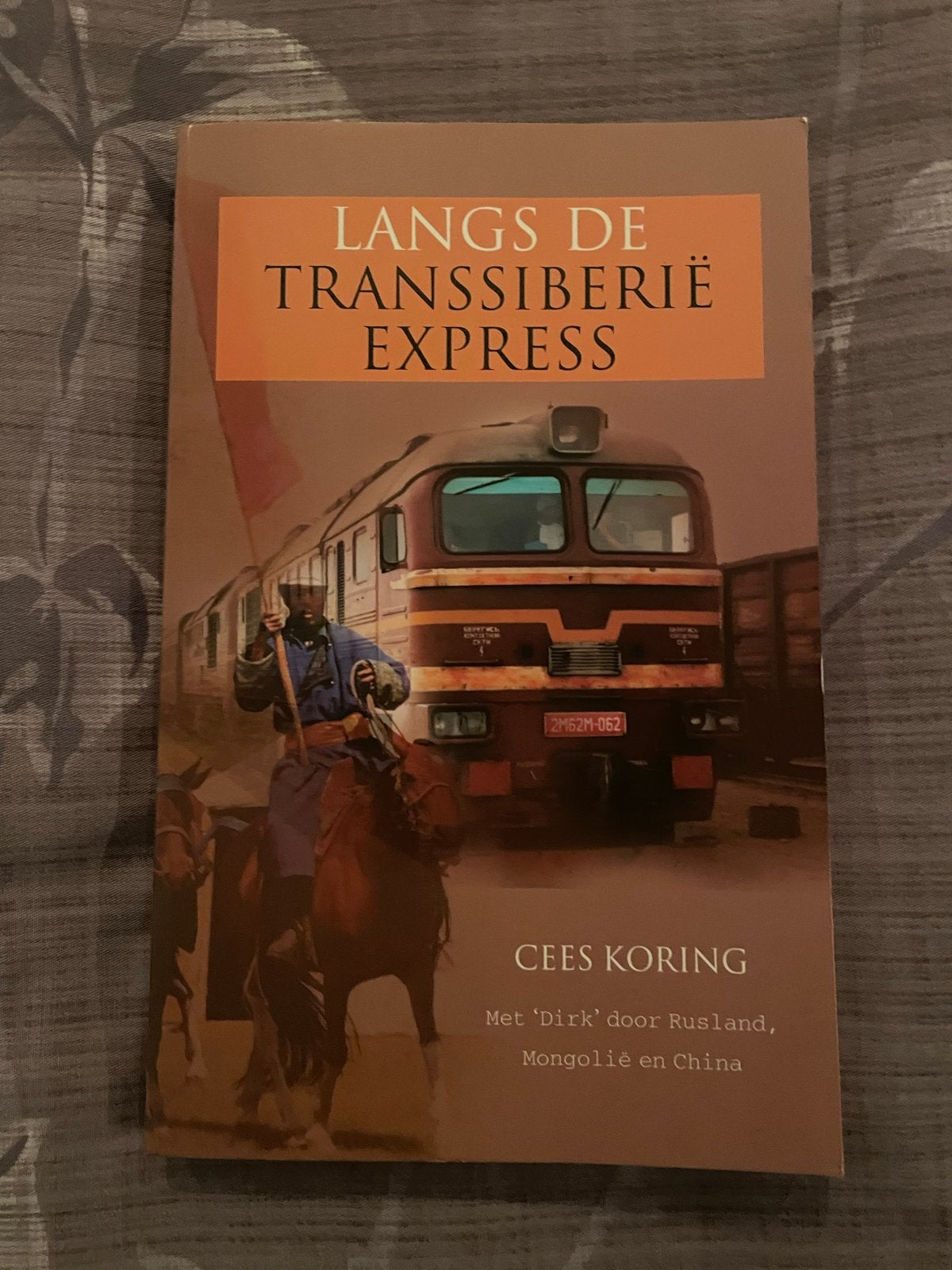 Langs de Transsiberië Express - Cees Koring, Overige merken, Ophalen of Verzenden, Zo goed als nieuw, Reisgids of -boek