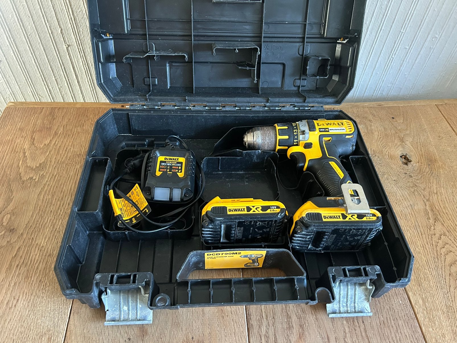Accu Boormachine 18V Dewalt DCD790 2 accu’s Brushless Motor, Doe-het-zelf en Verbouw, Gereedschap | Boormachines, Verzenden, Boormachine