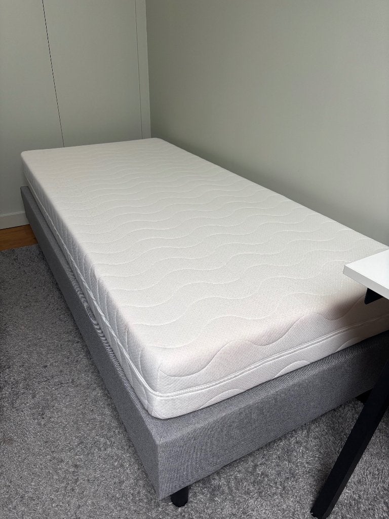 BED EENPERSOONS. 3 JAAR OUD, Ophalen, Gebruikt, 90 cm, Eenpersoons