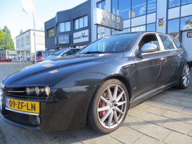 Alfa Romeo 159 Sportwagon 2.2 JTS TI inruiler ,meeneemprijs, Voorwielaandrijving, 4 cilinders, Zwart, Handgeschakeld