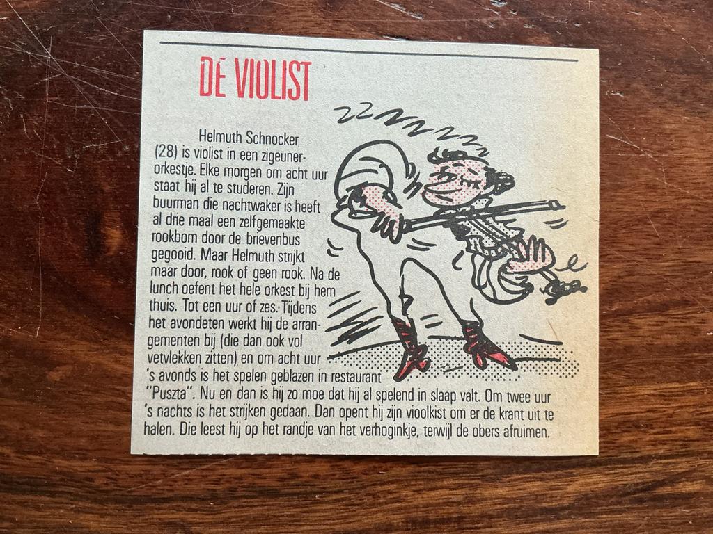 Karikatuur Dik Bruynesteyn De Violist 1986 krantenartikel, Ophalen of Verzenden, Knipsel(s)