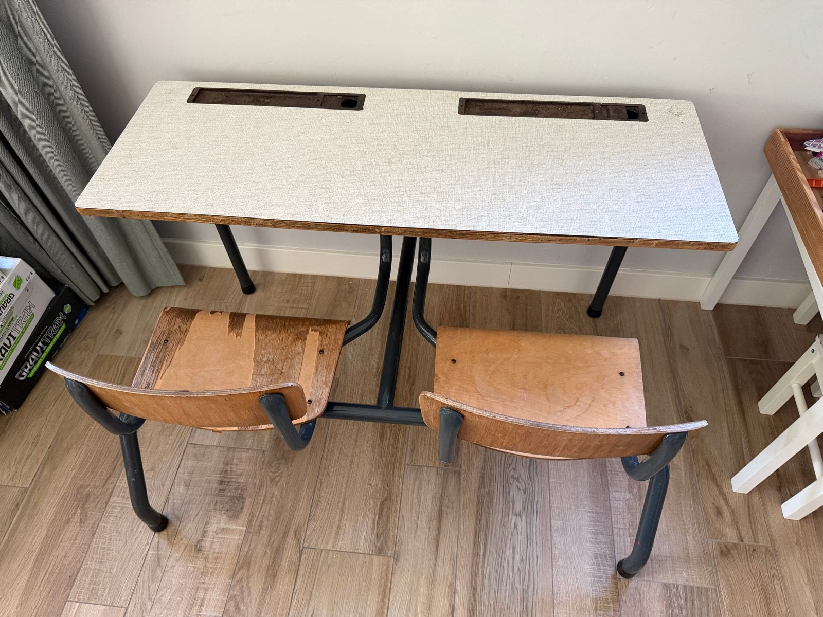 Vintage schoolbankje met twee stoelen, Ophalen